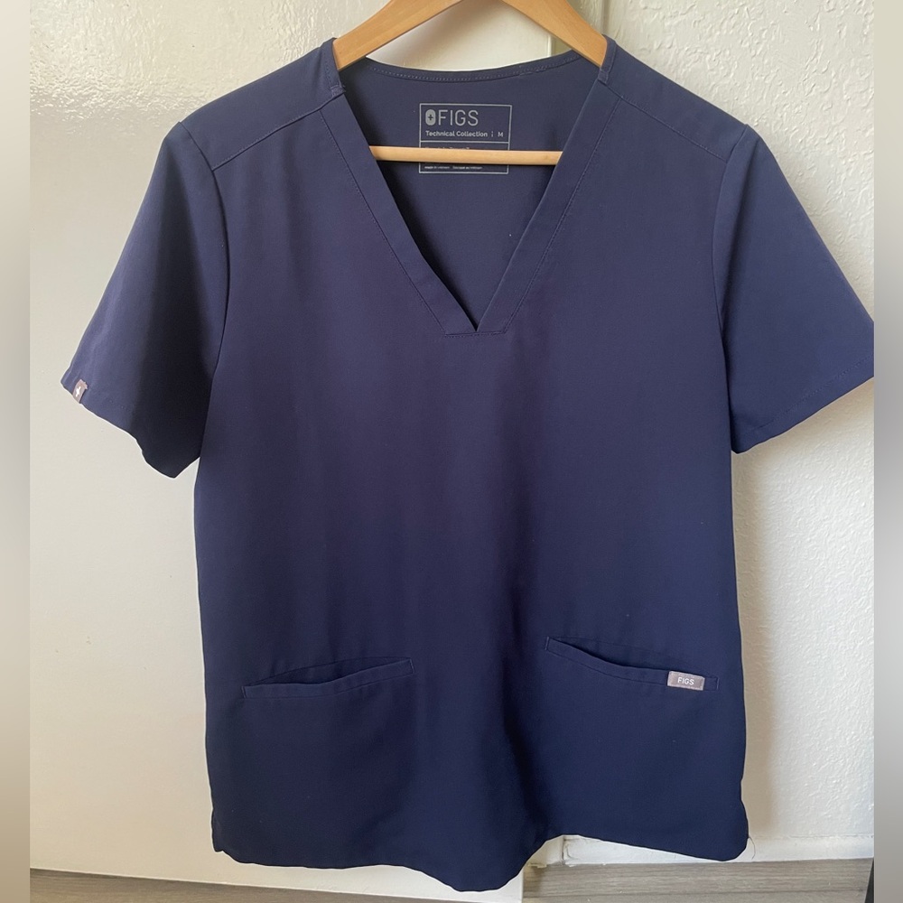 FIGS Women’s Matching Scrub Set